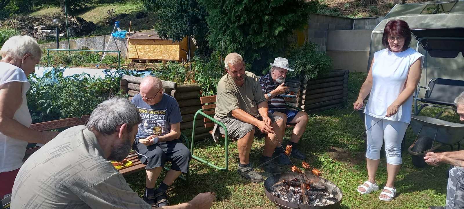 ef4f0c41-d748-44b2-b43a-df13af91070d.jpg